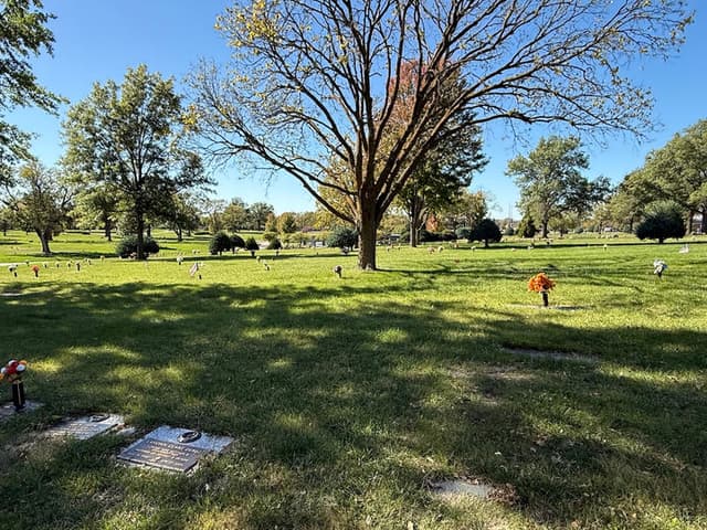 Single Grave for Sale - Lincoln Memorial Cemetery (1 Spot, Section O, Lot 147, Space 6):